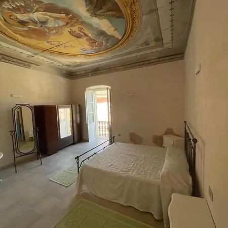 Apollo Apartment *