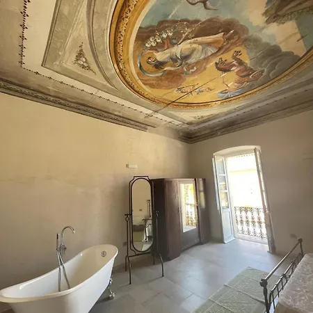 Apollo Apartment *